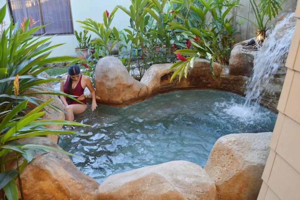 Elegant Villa In La Fortuna With Spacious Backyard Plus Very Private Pool & Parking Exteriér fotografie