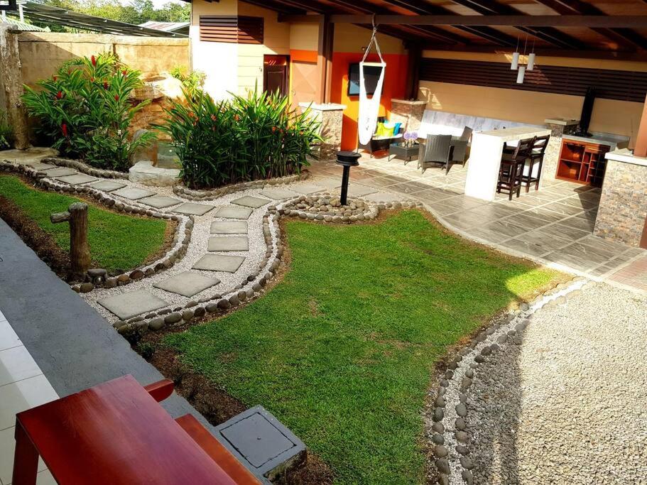 Elegant Villa In La Fortuna With Spacious Backyard Plus Very Private Pool & Parking Exteriér fotografie