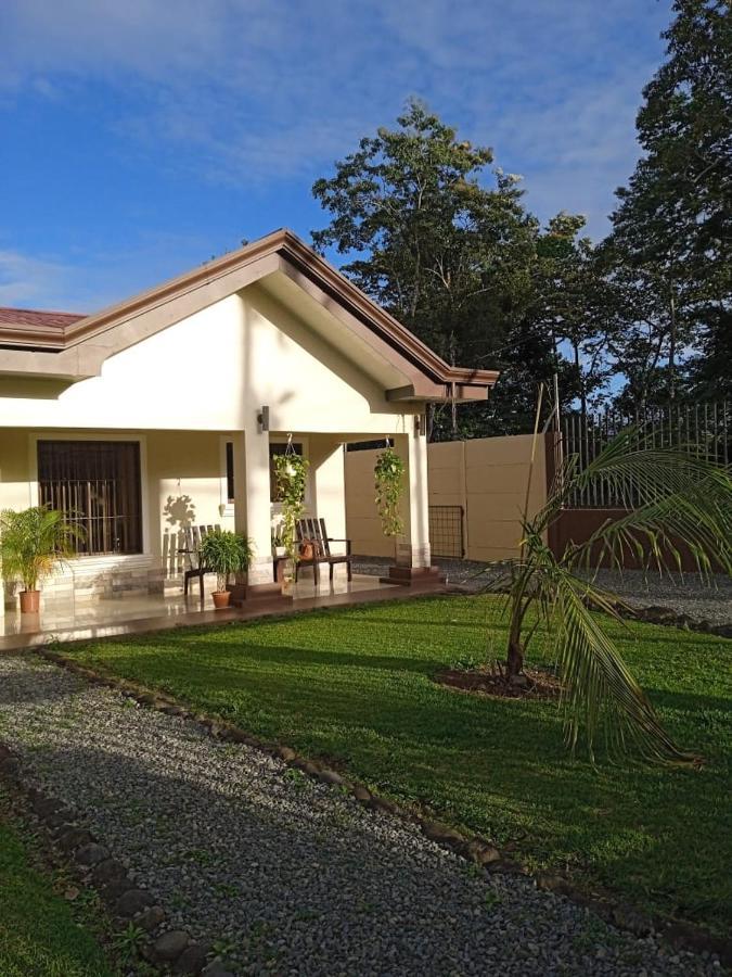 Elegant Villa In La Fortuna With Spacious Backyard Plus Very Private Pool & Parking Exteriér fotografie