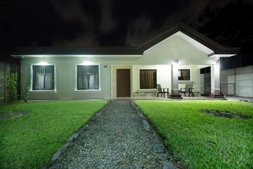 Elegant Villa In La Fortuna With Spacious Backyard Plus Very Private Pool & Parking Exteriér fotografie